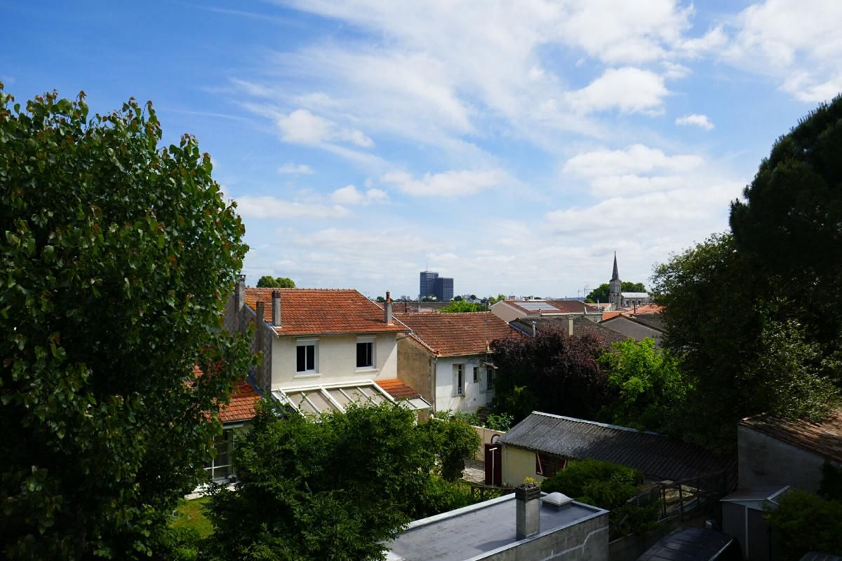 MERIGNAC ST AUGUSTIN APPARTEMENT QUATRE PIÈCES DERNIER ETAGE AVEC TERRASSE ET GARAGE