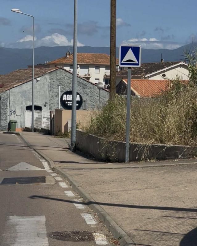 AJACCIO Terrain constructible pour un immeuble d'habitation avec une emprise au sol de 300 m² maximum 4