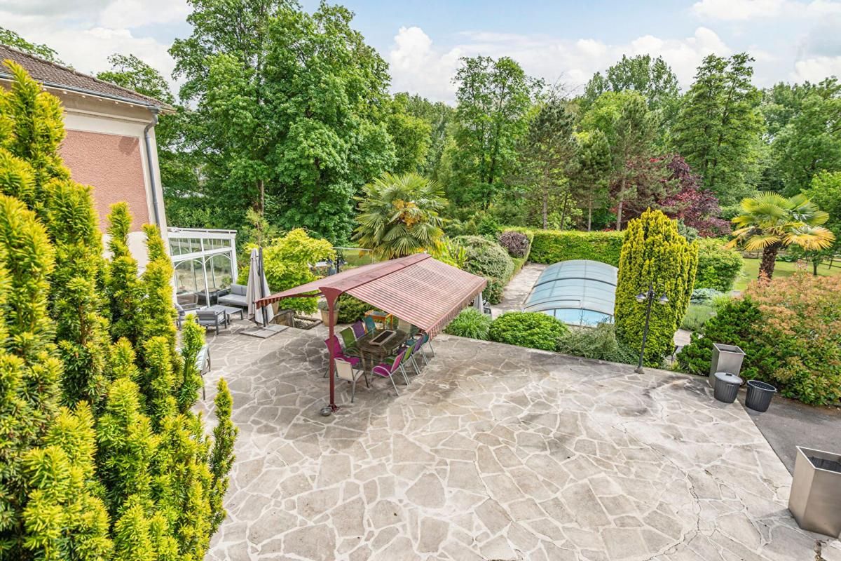RETHEL Propriété Demeures Parc 1 hectare Structure équestre 3