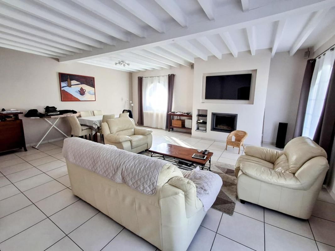 AMBES Maison de plain-pied 122 m² ? 4 chambres, piscine, garage avec mezzanine ? Ambès (33810) 3