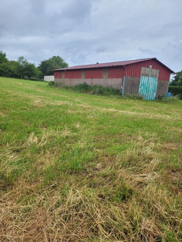 FLEUREY-LES-FAVERNEY Hangar sur Terrain partiellement constructible Fleurey Les Faverney 1840 m2 2
