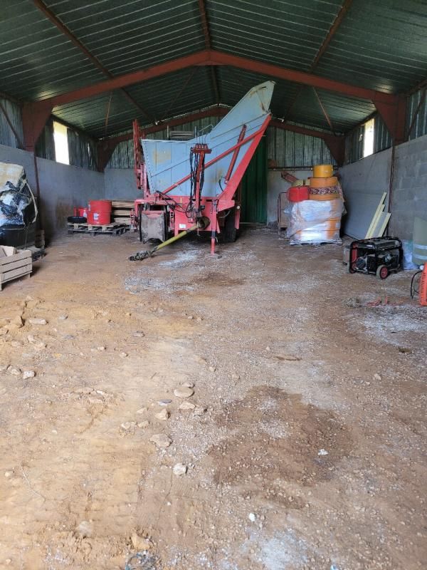 FLEUREY-LES-FAVERNEY Hangar sur Terrain partiellement constructible Fleurey Les Faverney 1840 m2 4