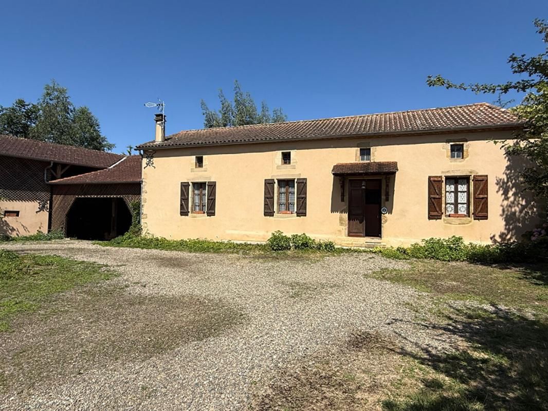 Maison ancienne en pierres avec dépendance et vue dégagée!