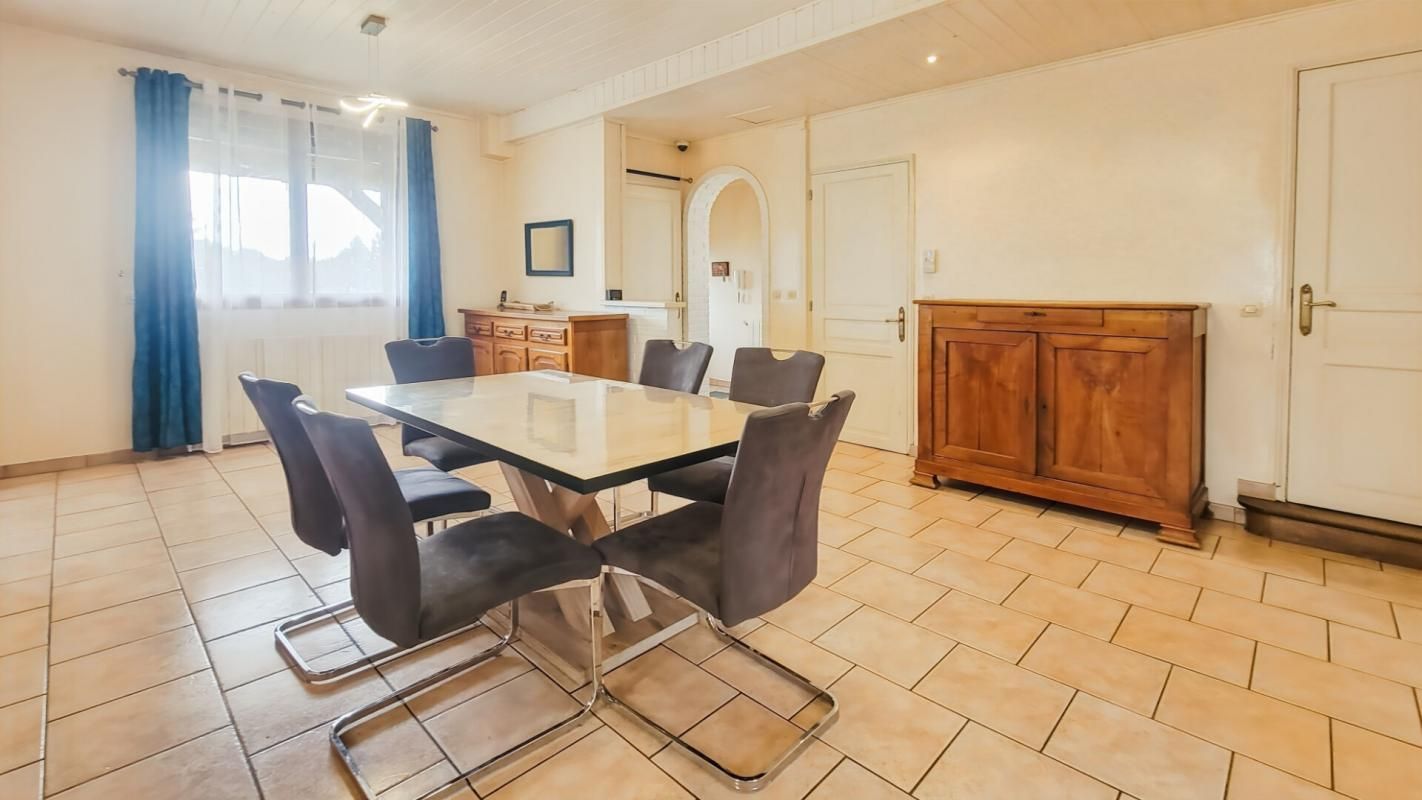 VAIRES-SUR-MARNE Maison familiale de 5 pièces avec sous-sol, 3 chambres et 2 SDE 2