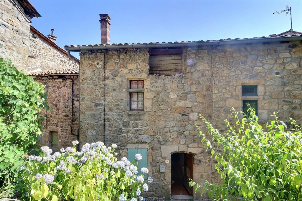 BURZET Burzet, maison de village 1