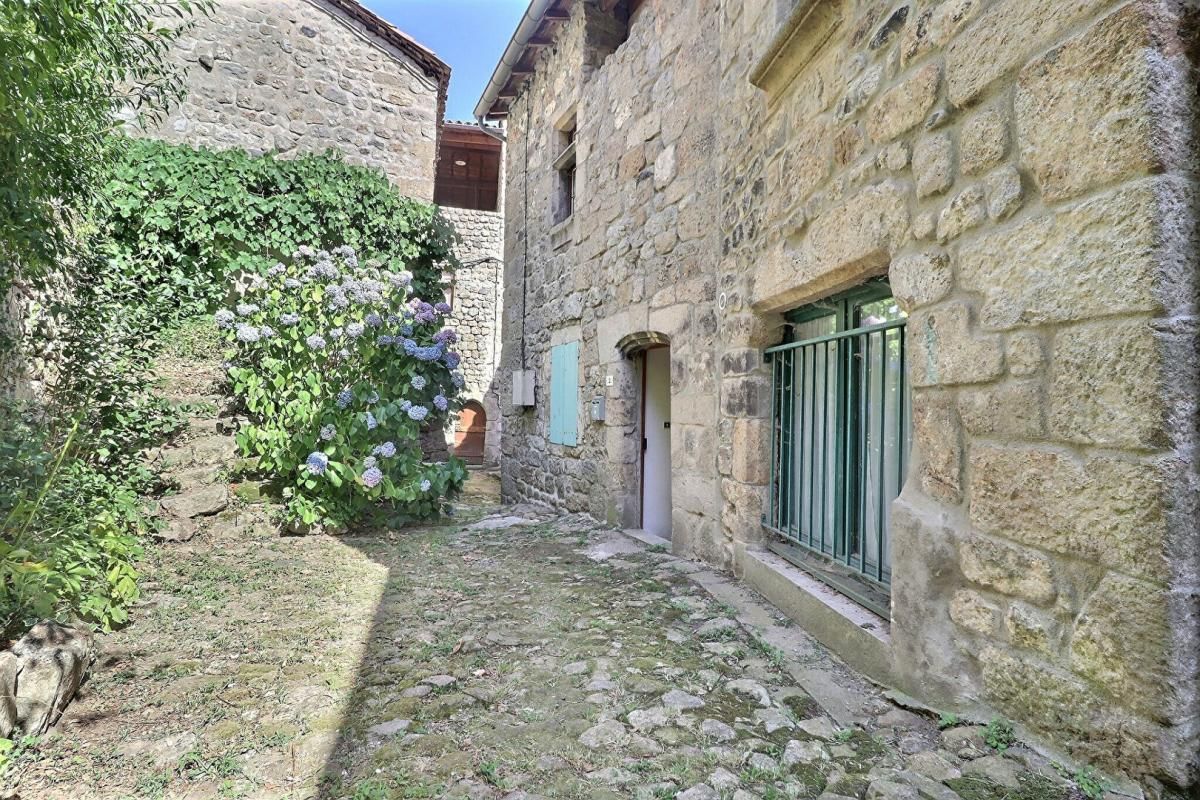 BURZET Burzet, maison de village 2