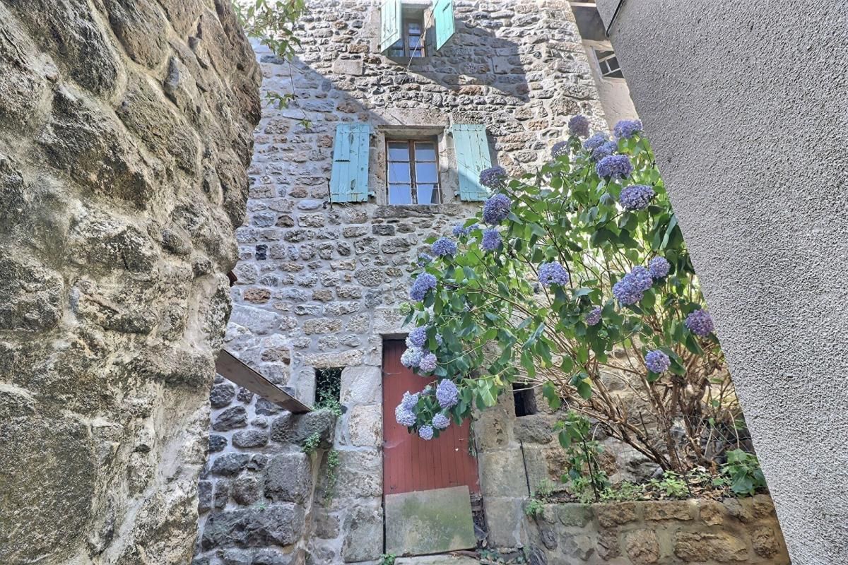 BURZET Burzet, maison de village 3