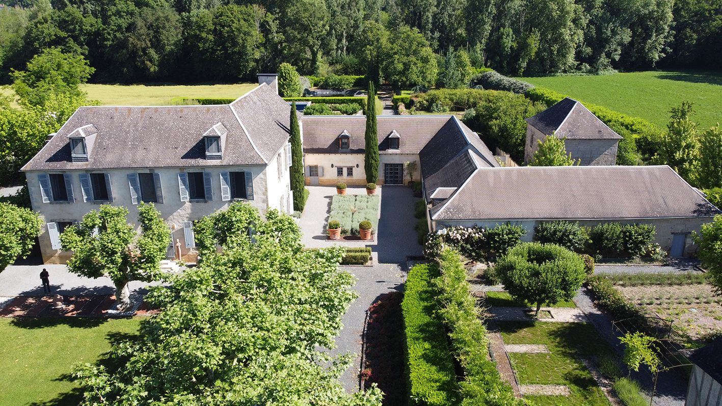 TERRASSON-LAVILLEDIEU Demeure de prestige Terrasson La Villedieu 15 pièce(s) 17889 m2 2