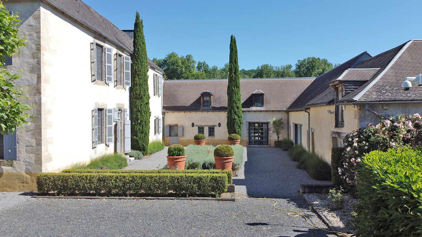 TERRASSON-LAVILLEDIEU Demeure de prestige Terrasson La Villedieu 15 pièce(s) 17889 m2 3