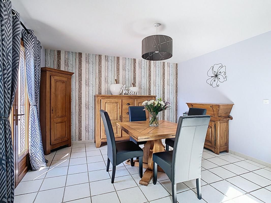 CAUFFRY PAVILLON INDEPENDANT  - 180M² - 4 CHAMBRES - 2 BUREAUX - 1 DOUBLE GARAGE - 2 GRANDES DEPENDANCES - JARDIN - 60290 CAUFFRY 4