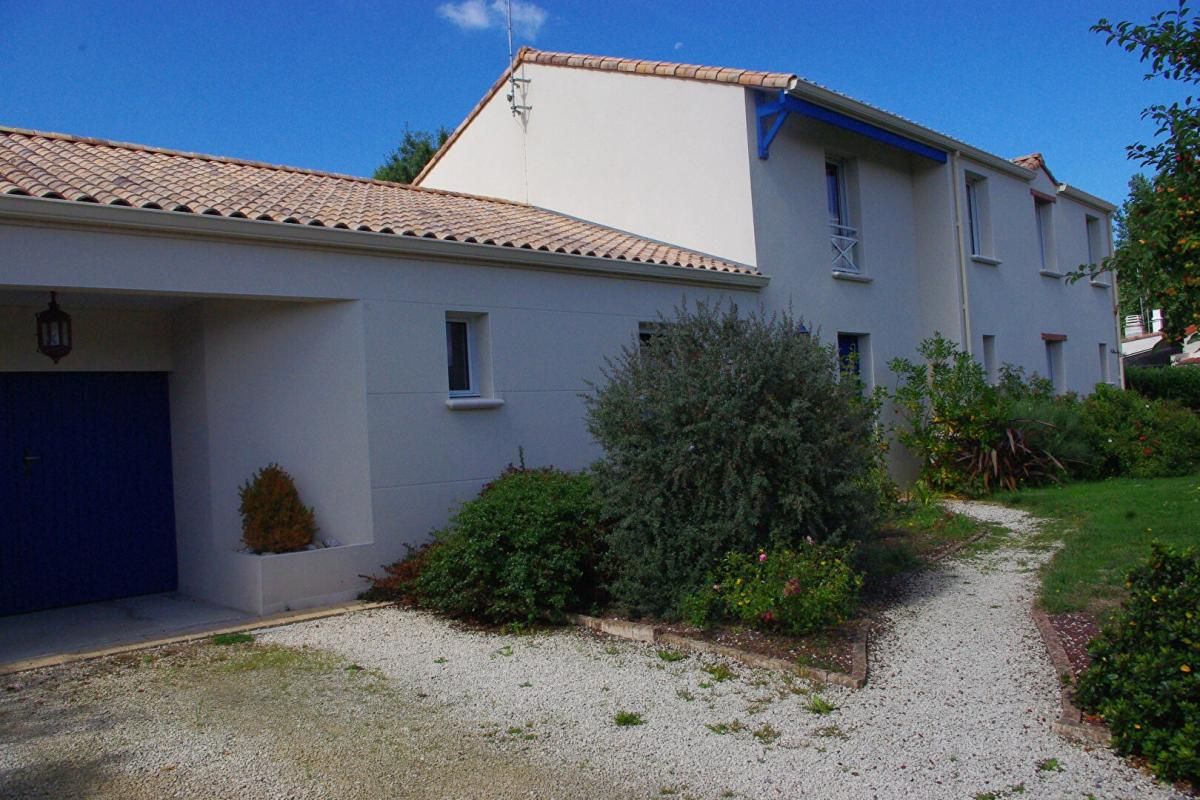 LES MOUTIERS-EN-RETZ Maison - 8 piece(s) - 262 m2 2
