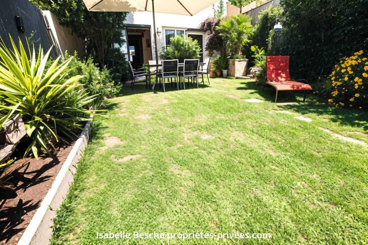 BORDEAUX Charmante maison en pierre ,  très beau jardin, trois / 4 chambres , dépendance 3