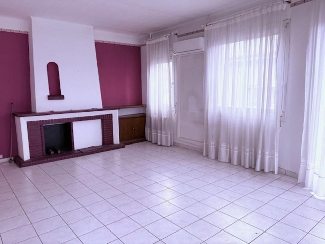 PERPIGNAN Appartement   -  Deuxième  étage - Surf hab  125m²  - Copropriété de 03 lots -  Proche centre ville de Perpignan 1