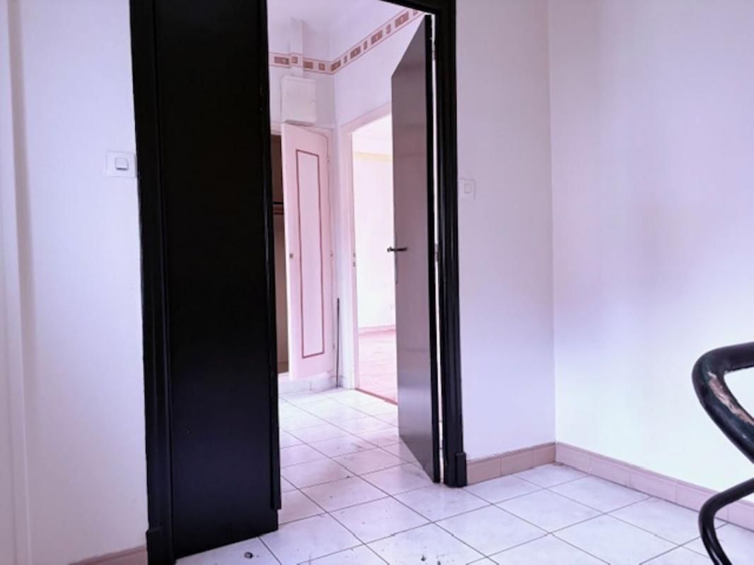 PERPIGNAN Appartement   -  Deuxième  étage - Surf hab  125m²  - Copropriété de 03 lots -  Proche centre ville de Perpignan 4