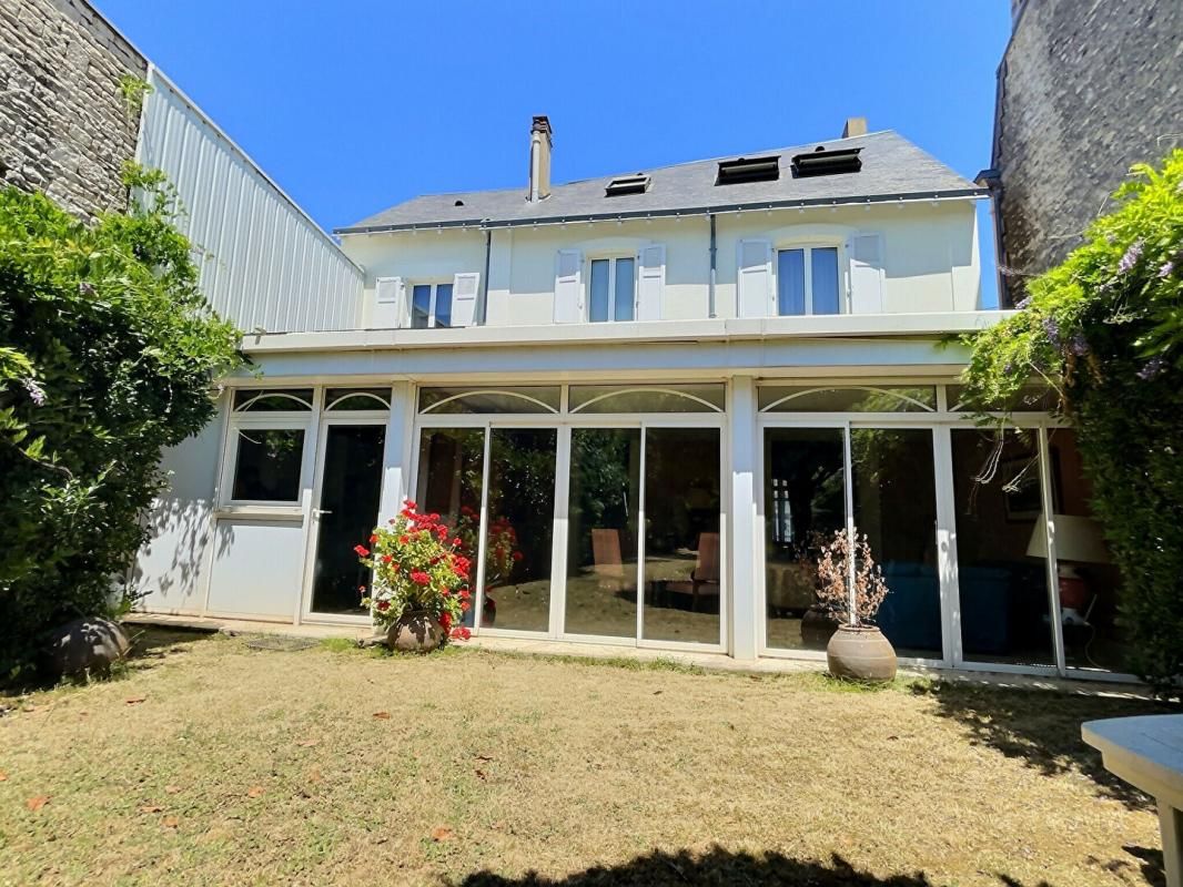 NIORT - 79000 - Niort - Maison de Charme 9 pièce(s) 215 m2- Av. De Limoges - 2