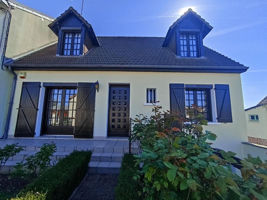 Maison sur sous-sol avec jardin, quartier calme, proche des écoles à CHATEAUROUX