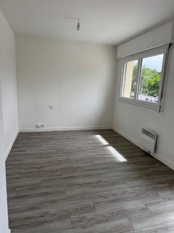 VANNES Studio avec balcon et cave proche centre-ville de Vannes 2