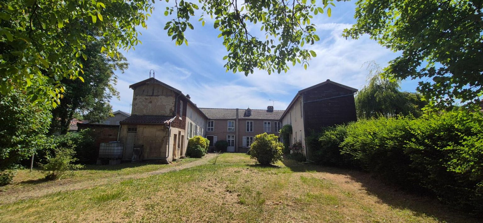SAINT-DIZIER Belle Maison Bourgeoise à Réhabiliter de 396 m² avec Cour, Caves, Chaufferie Gaz, Greniers, Dépendances et Terrain clos et paysager de 2147 m² 1