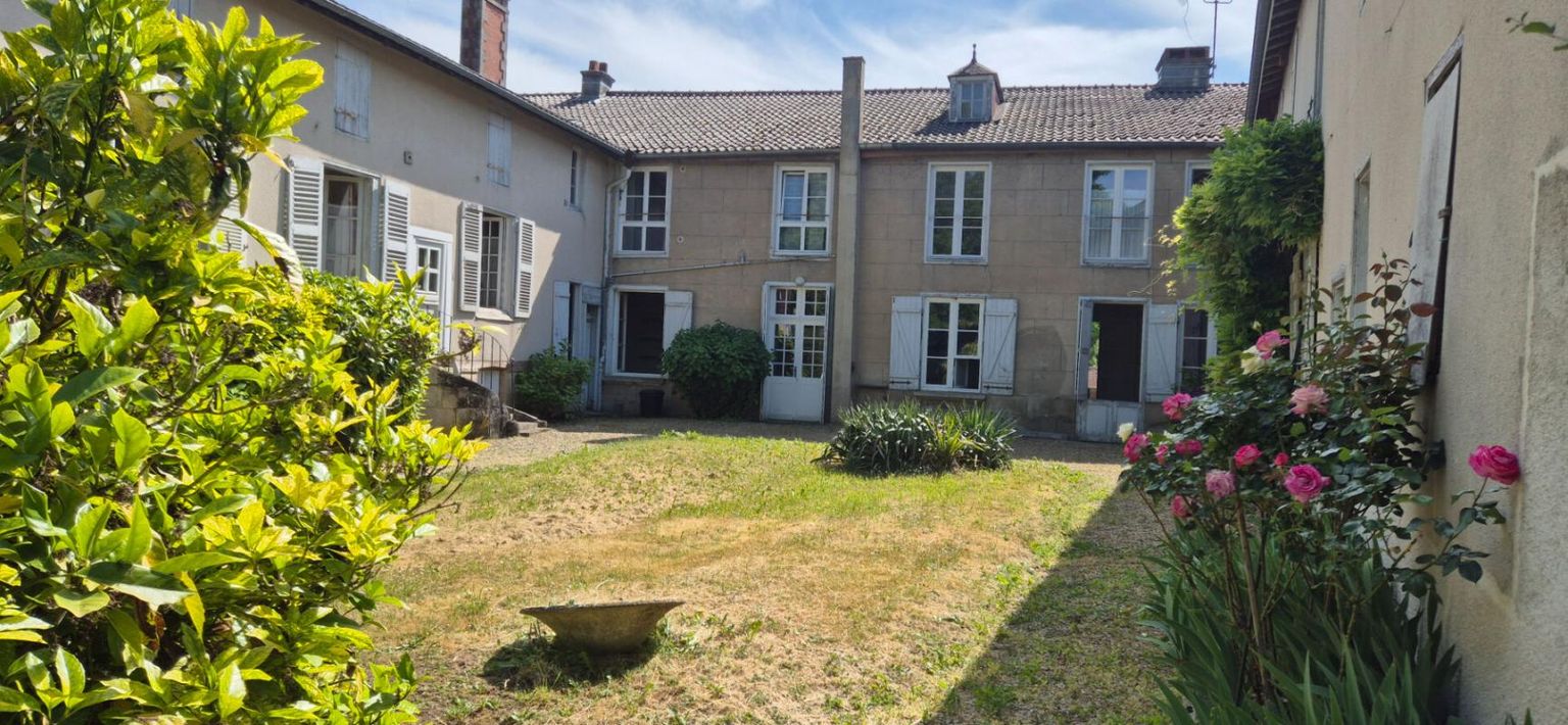 SAINT-DIZIER Belle Maison Bourgeoise à Réhabiliter de 396 m² avec Cour, Caves, Chaufferie Gaz, Greniers, Dépendances et Terrain clos et paysager de 2147 m² 2