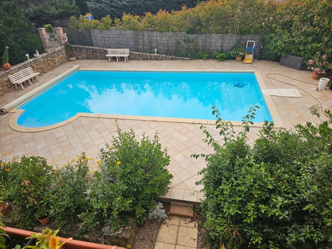 LAURENS Maison avec double habitations ,garages et piscine 2