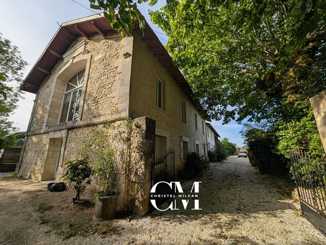 GAILLAN-EN-MEDOC Propriété Gaillan En Médoc piscine dépendances  8 pièce(s) 585 m2 1