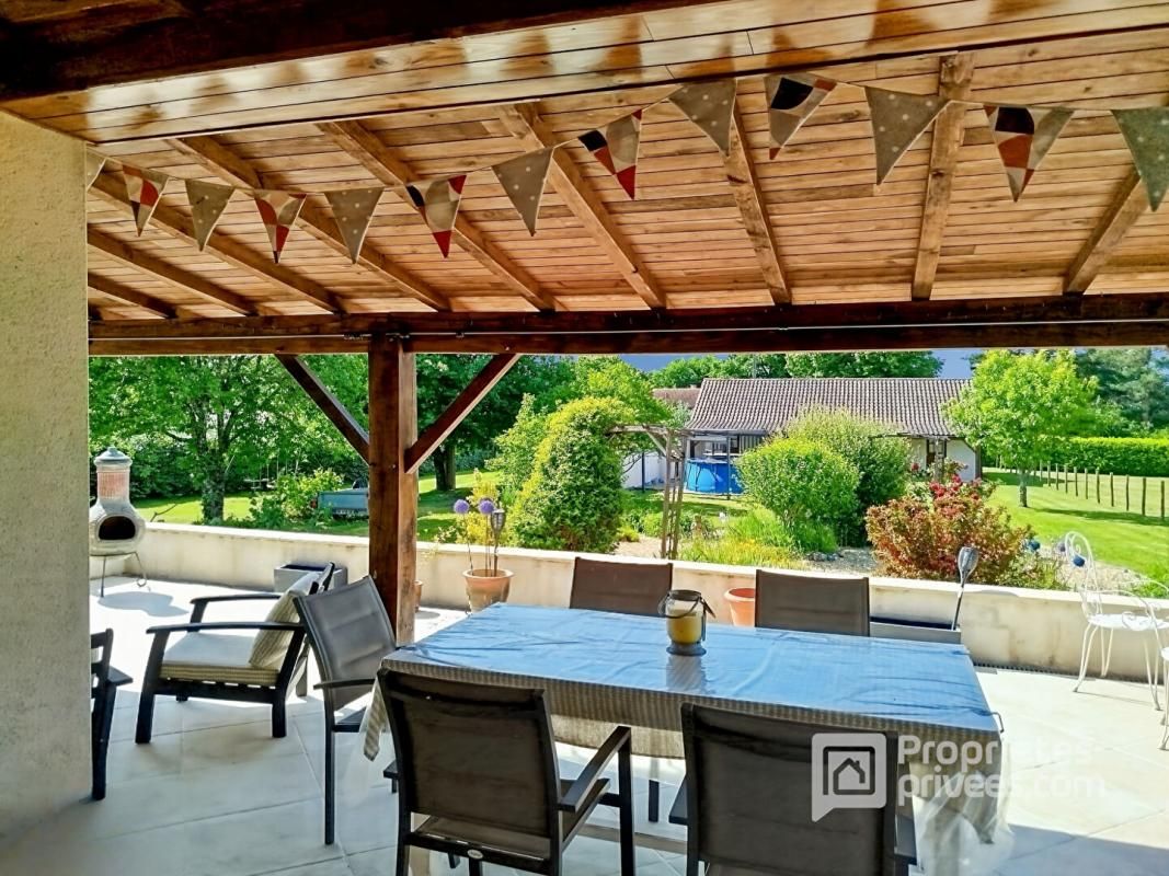SAINT-VINCENT-DE-CONNEZAC Maison familiale avec jardin paysager et dépendance à Saint Vincent de Connezac 3