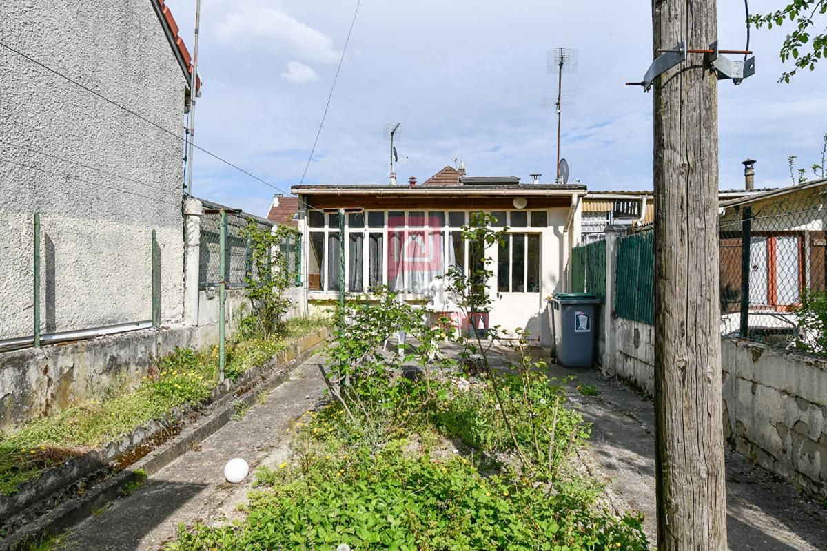 TREMBLAY-EN-FRANCE Maison 4 Pièces avec jardin,véranda et garage à Tremblay-en-France 3