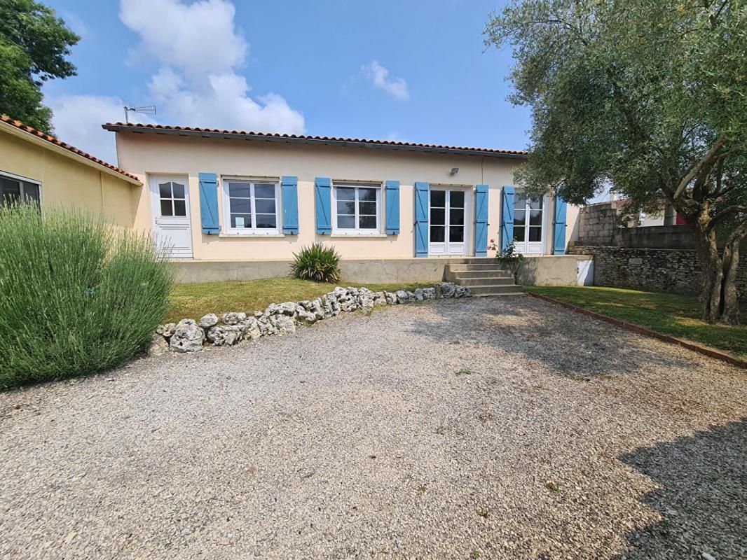 SAINT-HILAIRE-DE-VILLEFRANCHE Maison de 130m², 3 chambres à Saint-Hilaire-De-Villefranche 1
