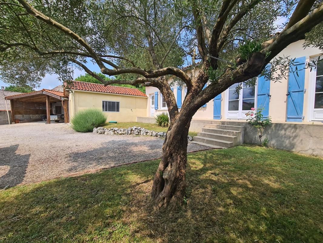SAINT-HILAIRE-DE-VILLEFRANCHE Maison de 130m², 3 chambres à Saint-Hilaire-De-Villefranche 2