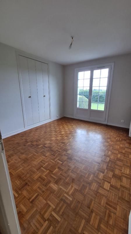 PLAISIR Maison à louer à Plaisir- 4 pièces 90 m² de plain-pied + s/sol total de 93m² 4