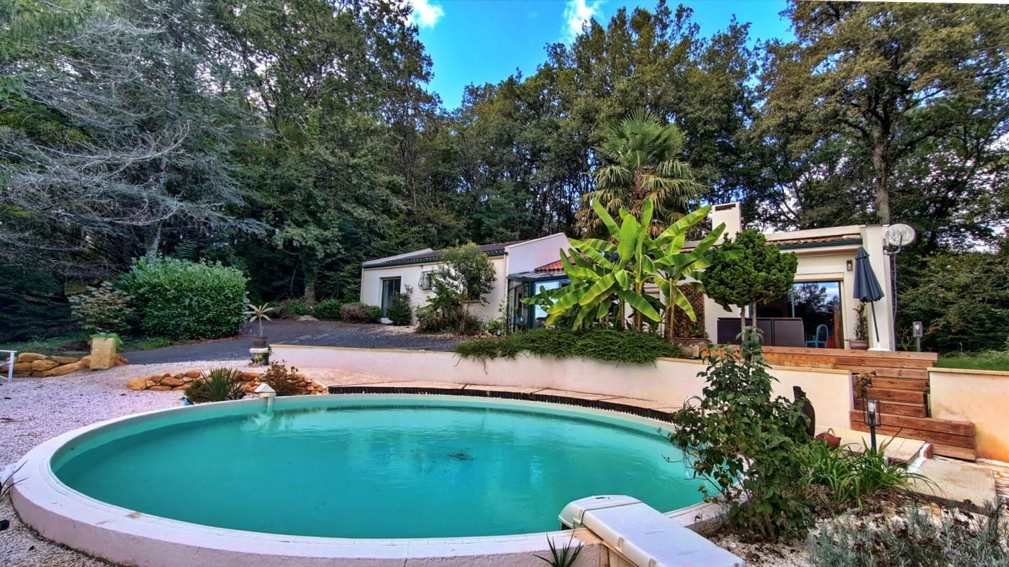Maison d'exception 5 chambres avec véranda et piscine sur un hectare de terrain
