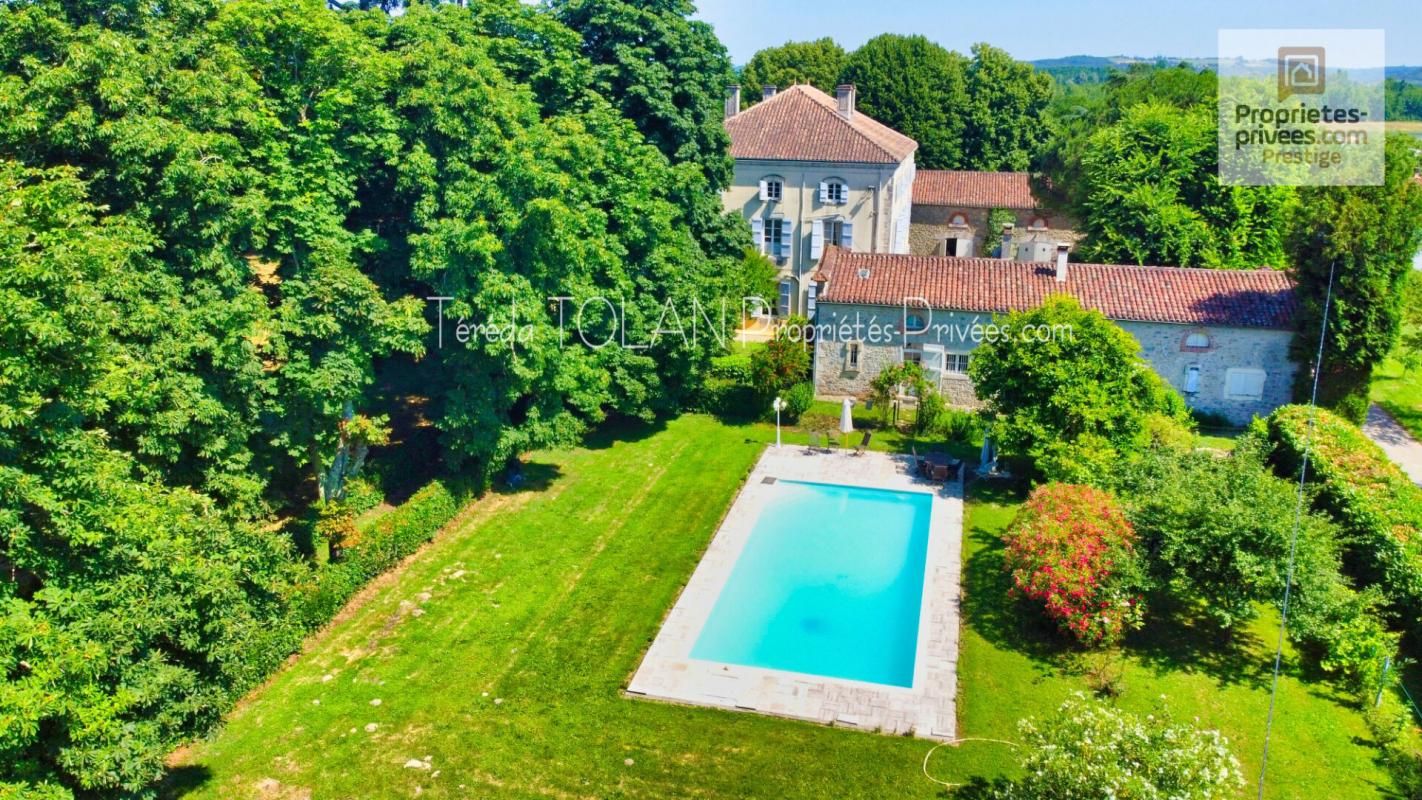 AGEN AGEN rive gauche, Maison de maître 17 pièces, 775 m², Dépendances, Chapelle, terres irriguées et  peupleraies 17ha 2