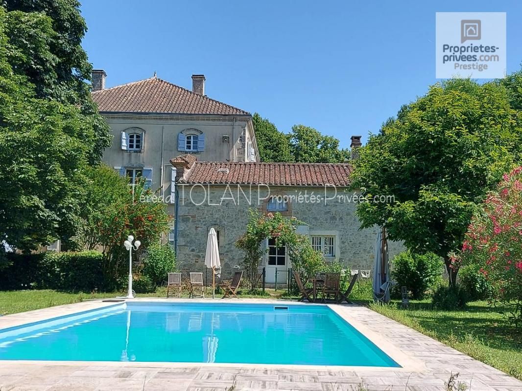 AGEN AGEN rive gauche, Maison de maître 17 pièces, 775 m², Dépendances, Chapelle, terres irriguées et  peupleraies 17ha 4