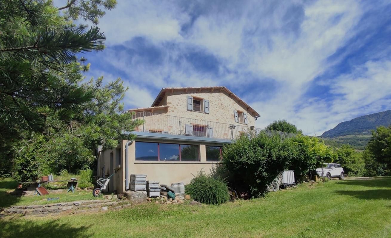 THOARD Maison en Pierre de caractére 3