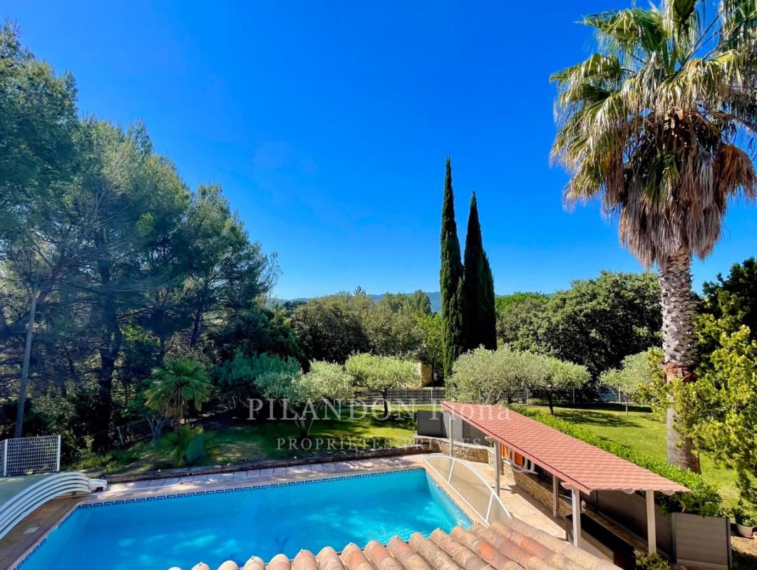 LAURIS Villa de charme avec piscine et dépendance 1
