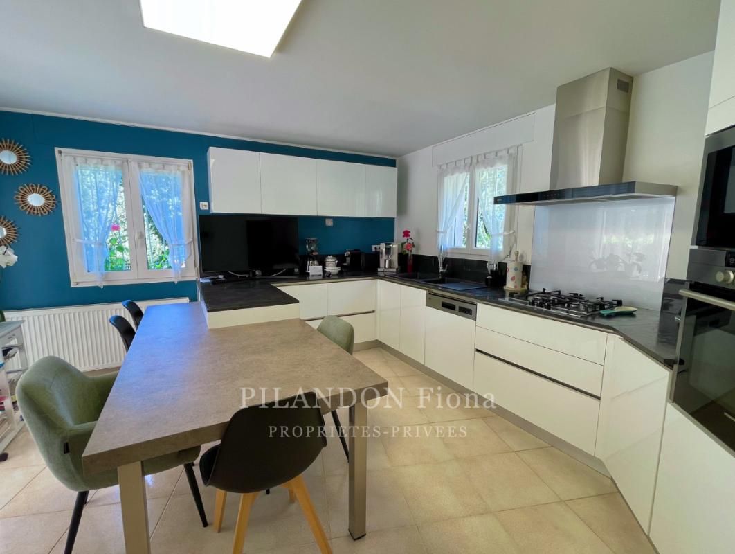 LAURIS Villa de charme avec piscine et dépendance 4