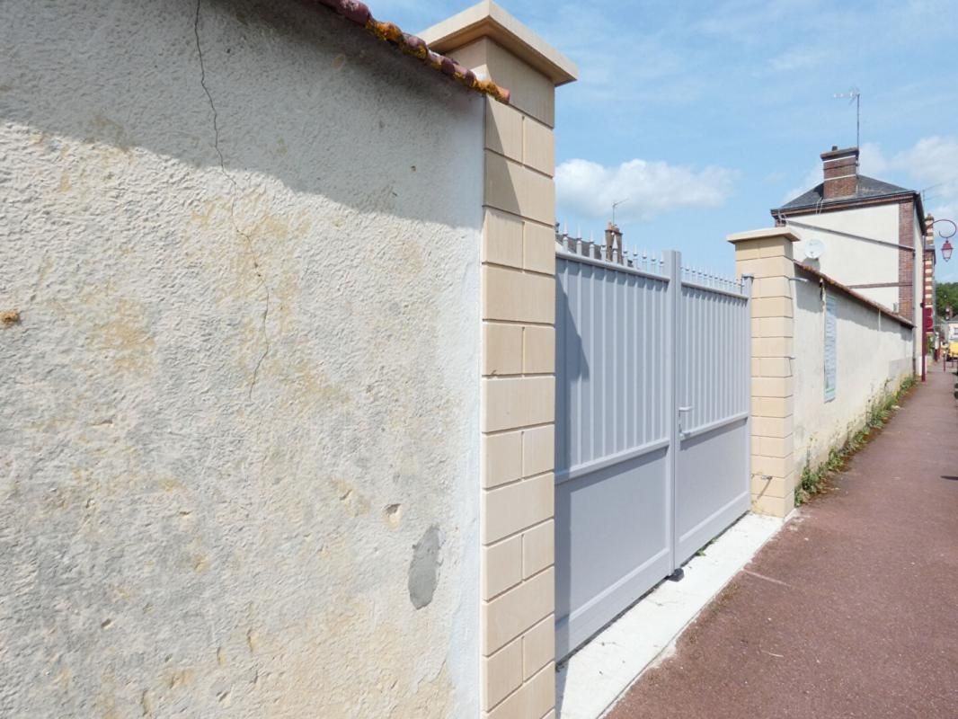 EZY-SUR-EURE Terrain centre ville 1