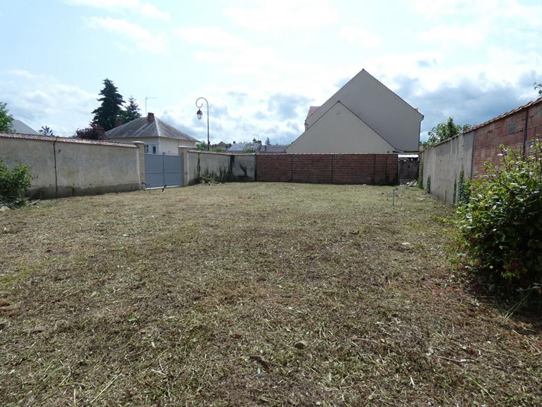 EZY-SUR-EURE Terrain centre ville 3