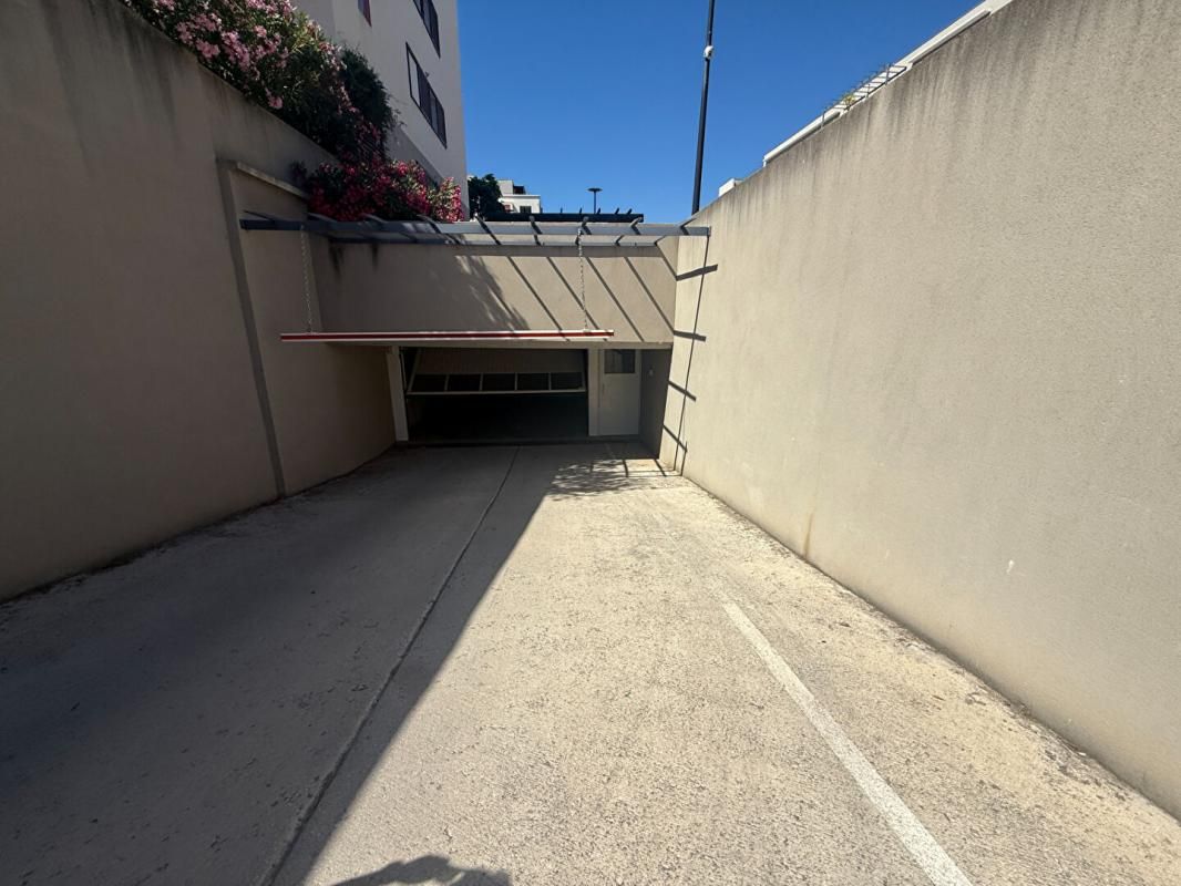 HYERES Garage à vendre 23 m² Résidence récente et sécurisée 1