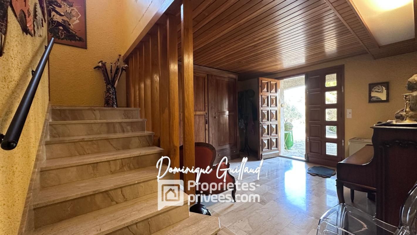 NIMES Nîmes-Secteur Justices Vieilles-Sophoras-Calme-Villa 7 pièces 4