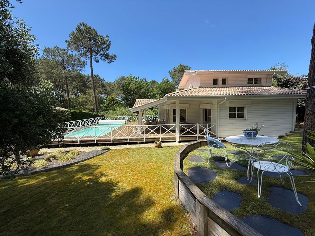 BISCARROSSE Villa Biscarrosse golf 6 pièces garage et piscine 138 m2 2
