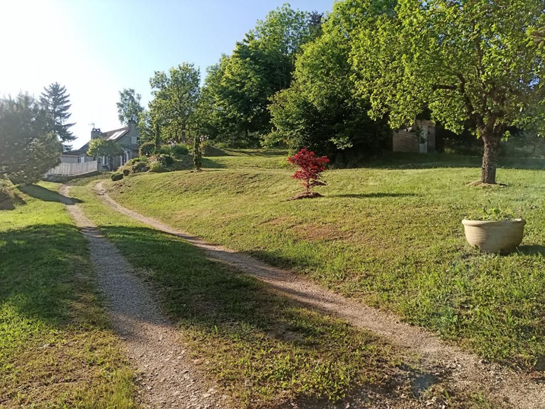 LE PERTUIS Le Pertuis(43), maison de 120 m2 habitables, 3 chambres, piscine sur 3.444 m2 de terrain 1