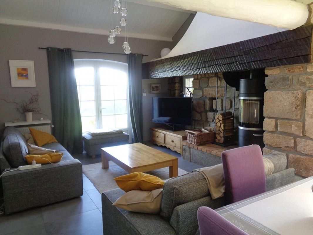 LE PERTUIS Le Pertuis(43), maison de 120 m2 habitables, 3 chambres, piscine sur 3.444 m2 de terrain 4