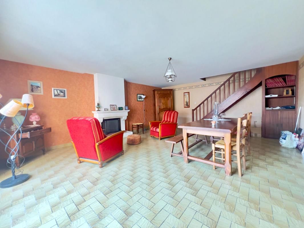 MONTFAUCON-MONTIGNE Maison Montfaucon Montigne 5 pièce(s) 122 m2 2