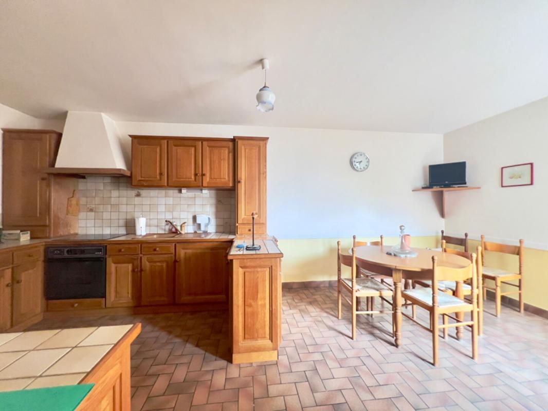 MONTFAUCON-MONTIGNE Maison Montfaucon Montigne 5 pièce(s) 122 m2 3