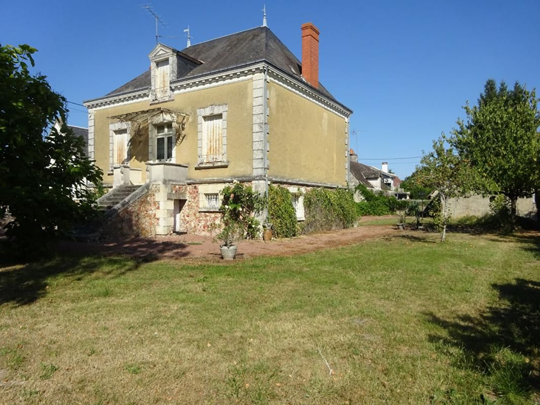 MEZIERES-EN-BRENNE Maison Mezieres En Brenne 7 pièce(s) 200 m2 2