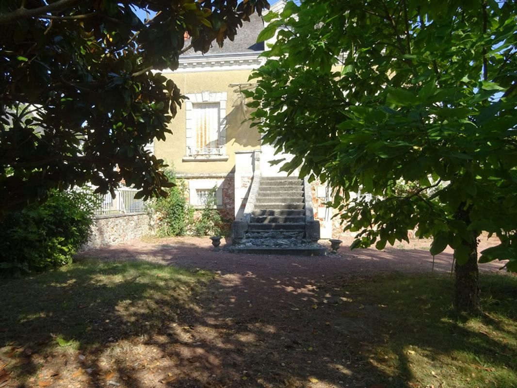 MEZIERES-EN-BRENNE Maison Mezieres En Brenne 7 pièce(s) 200 m2 3