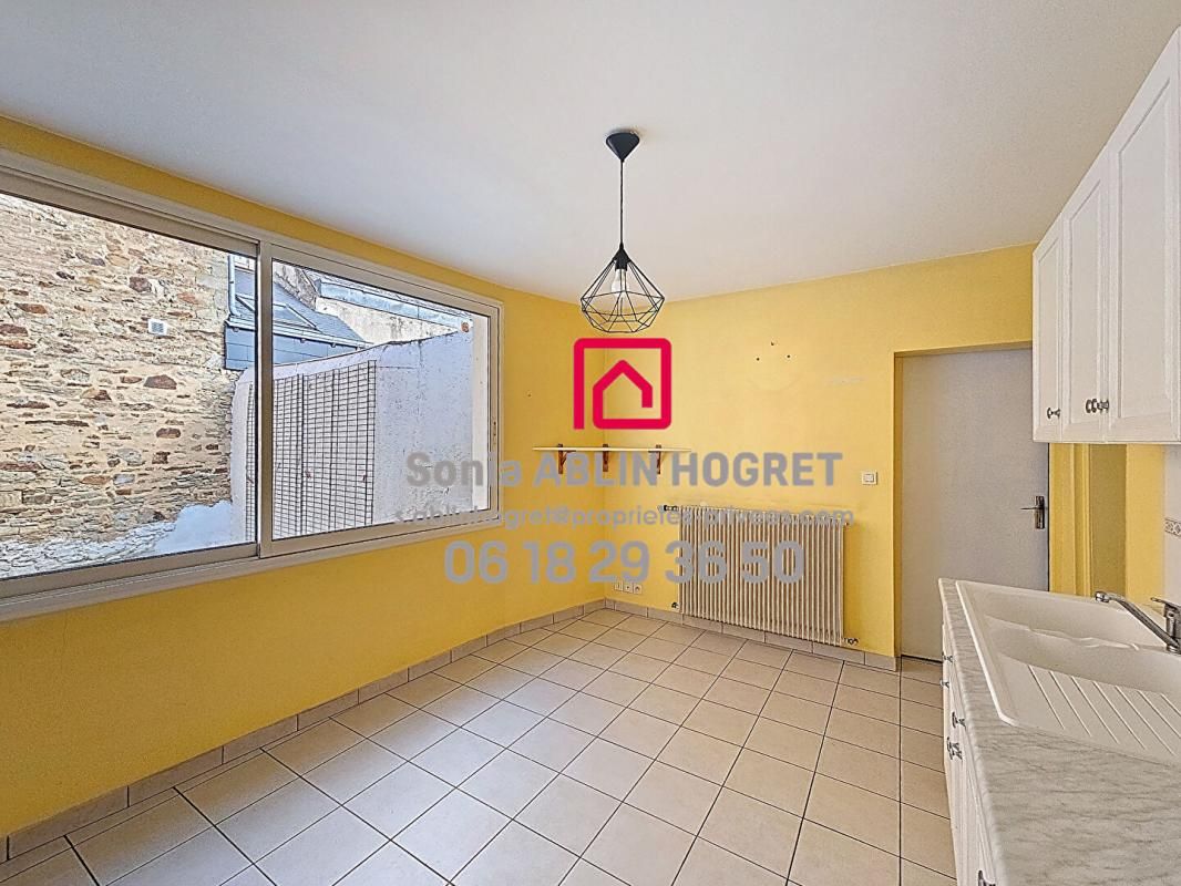 CRAON Maison de ville  3 chambres avec garage et terrasse 4