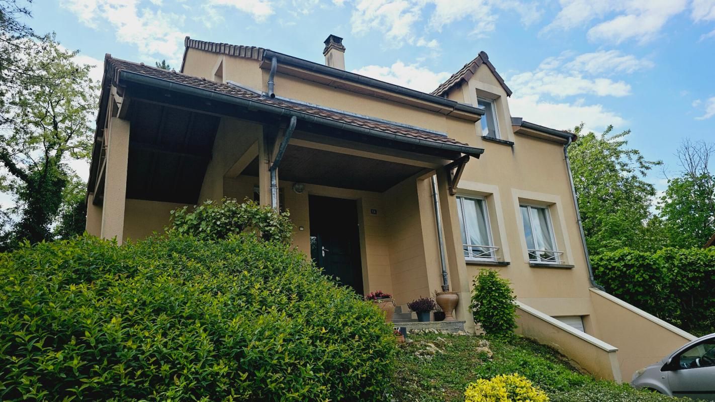 BOURGES MAISON 125M² 5 PIECES 4 CHAMBRES SOUS-SOL JARDIN
