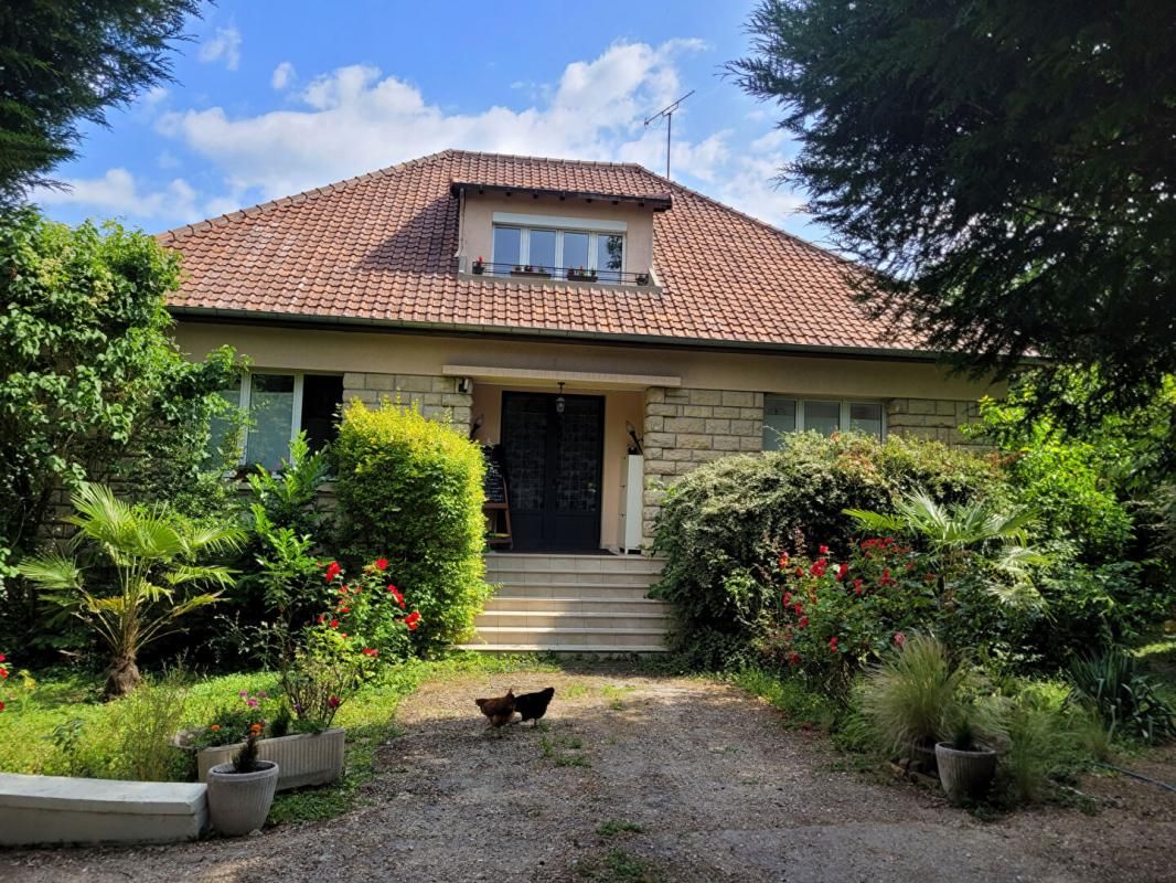 Demeure de Prestige- Varenne Jarcy - 7 pièces- 237 m²